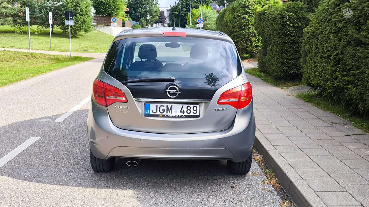Opel Meriva 2010 — салон