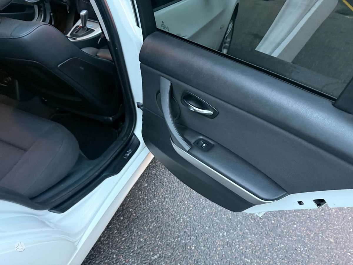 BMW 320 2007 — photo 16
