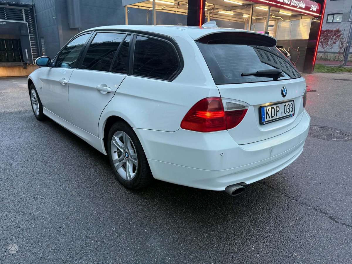 BMW 320 2007 — interior