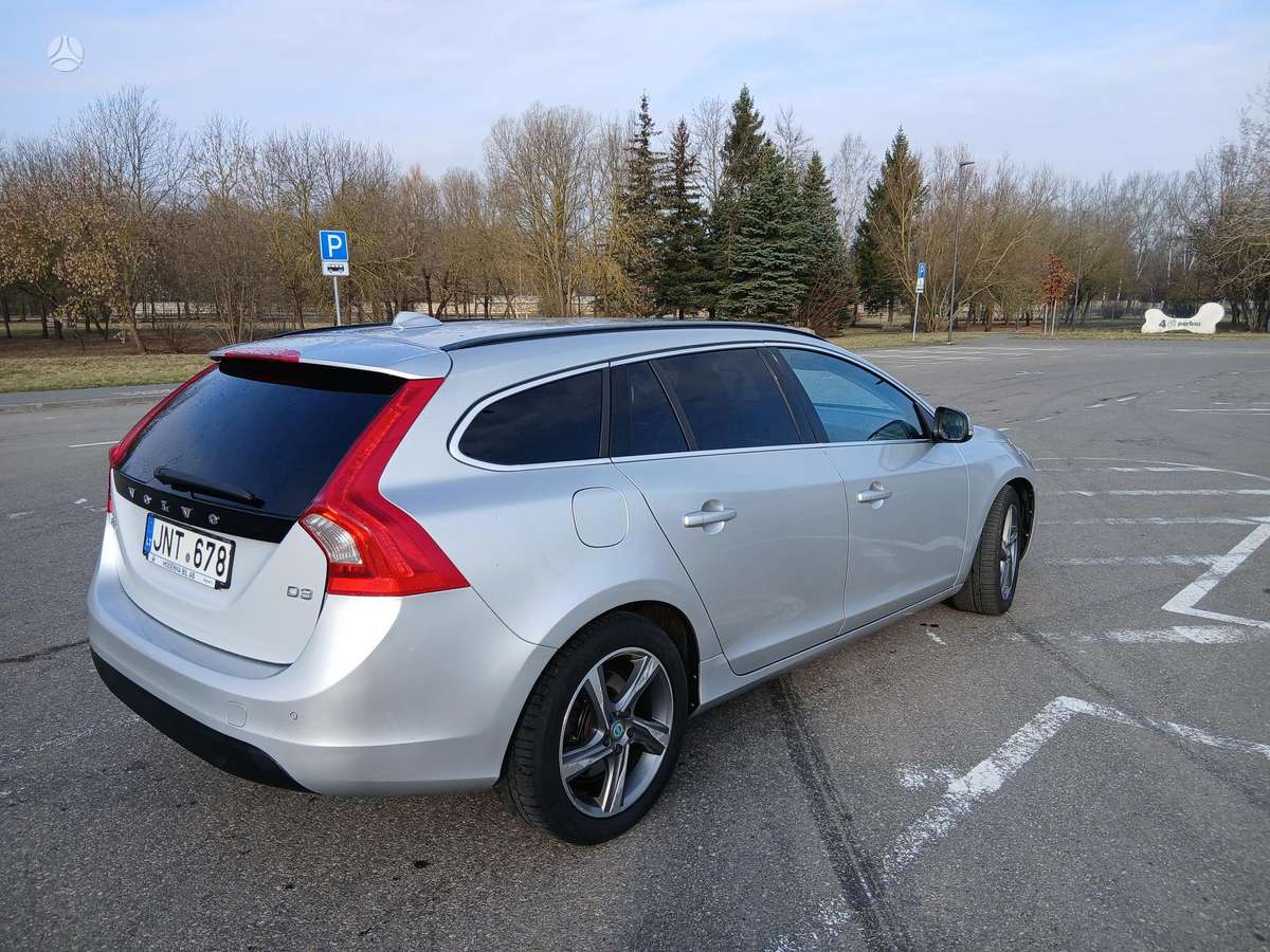 Volvo V60 2011 — rear view