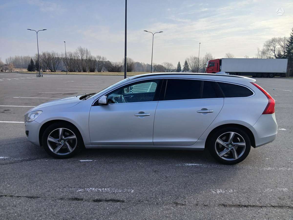 Volvo V60 2011 — engine 1984 cm³, 163 HP (120kW)