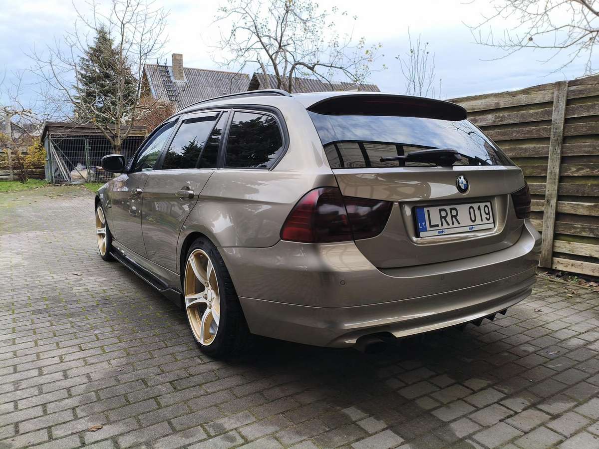 BMW 318 2010 — двигун 2000 cm³, 143 HP (105kW)