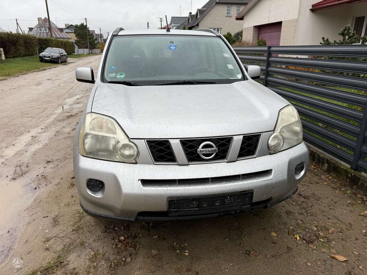 Nissan X-Trail 2009 — rear view