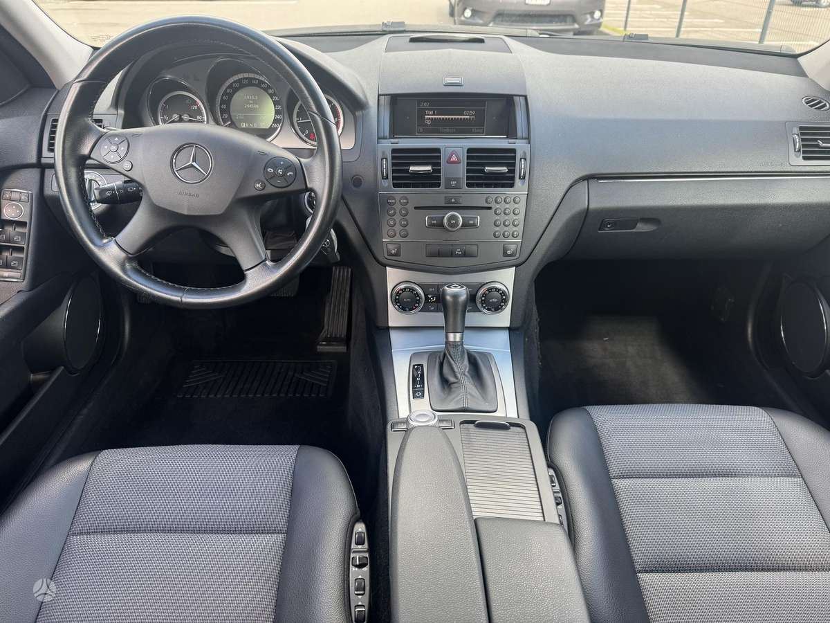 Mercedes-Benz C220 2010 — photo 12
