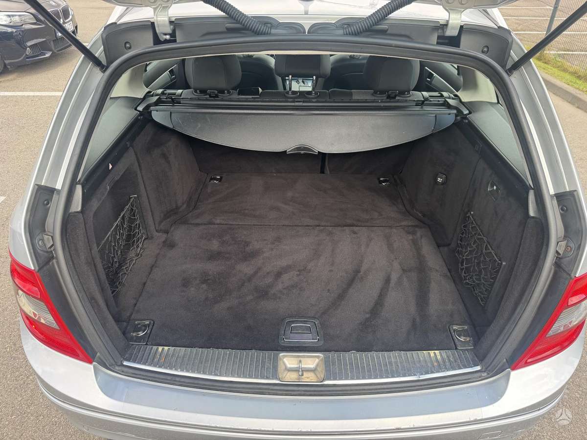 Mercedes-Benz C220 2010 — photo 14