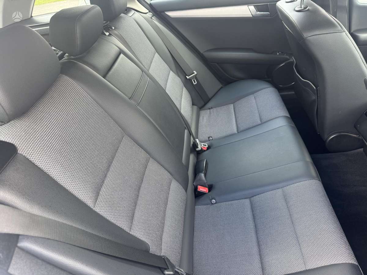 Mercedes-Benz C220 2010 — photo 16
