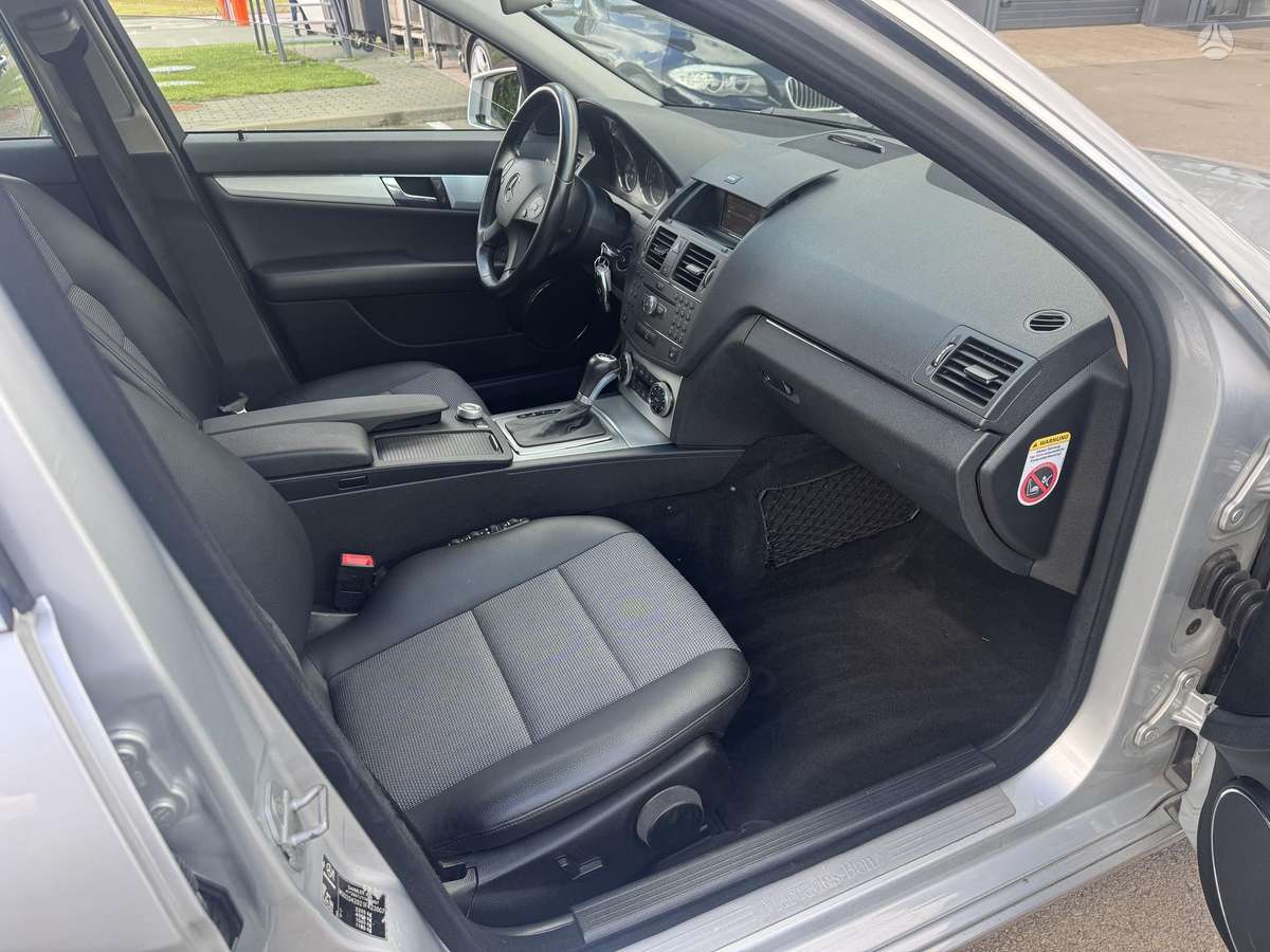 Mercedes-Benz C220 2010 — photo 18