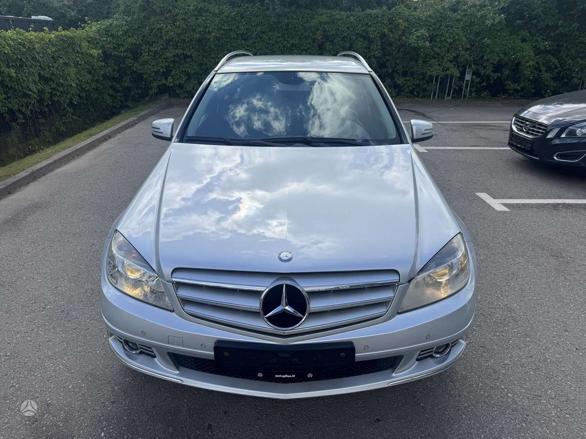 Mercedes-Benz C220 2010 — rear view
