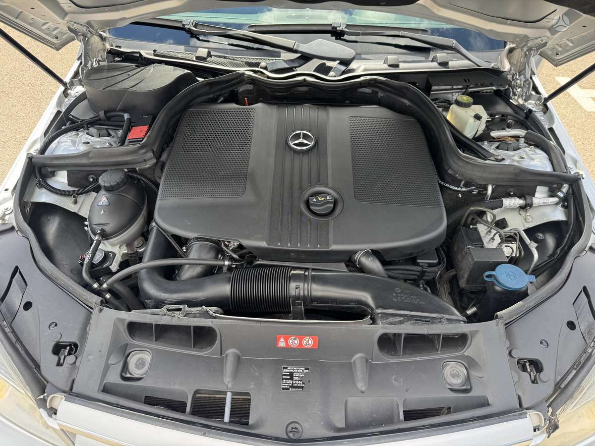 Mercedes-Benz C220 2010 — photo 25
