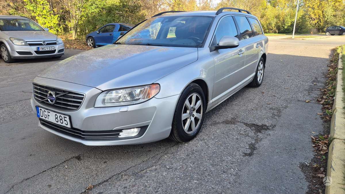 Volvo V70 2013 — вигляд ззаду