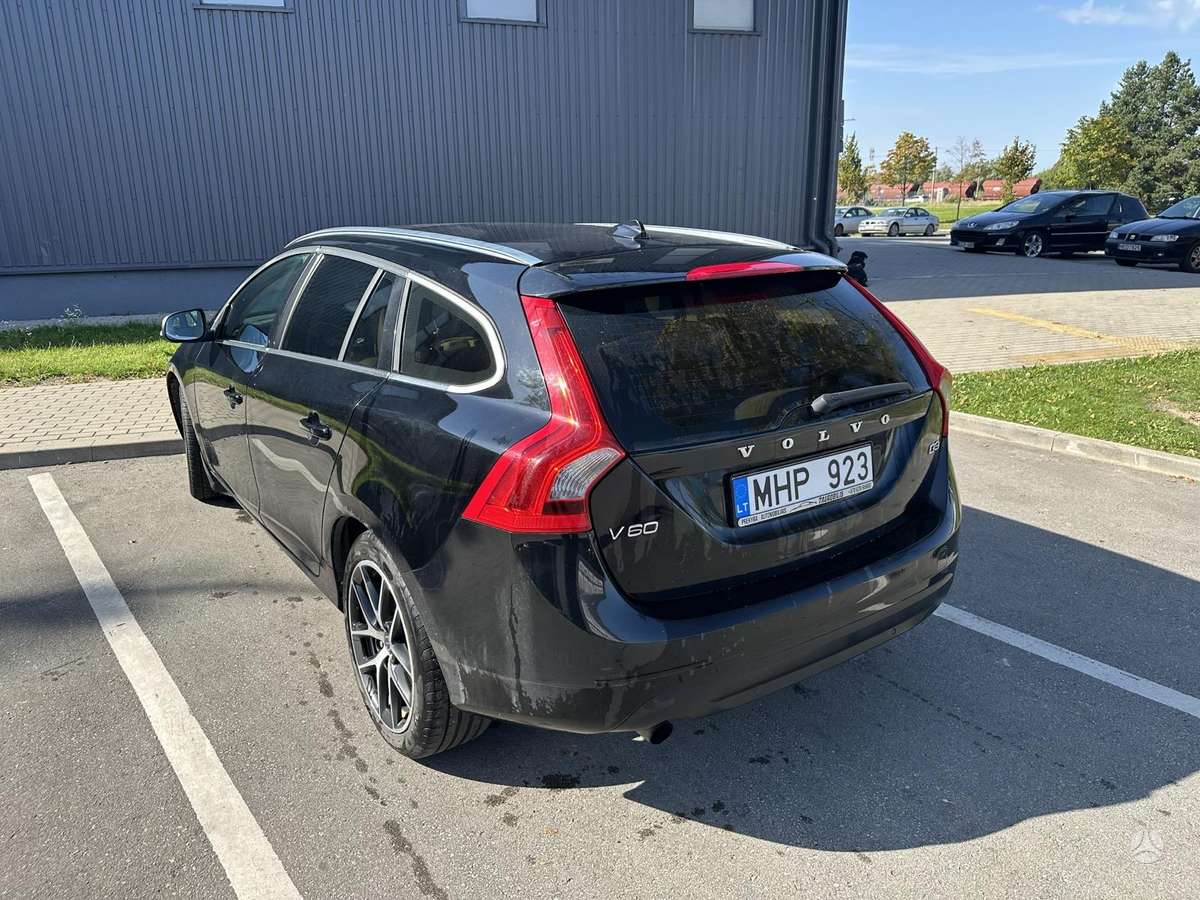 Volvo V60 2012 — вигляд ззаду