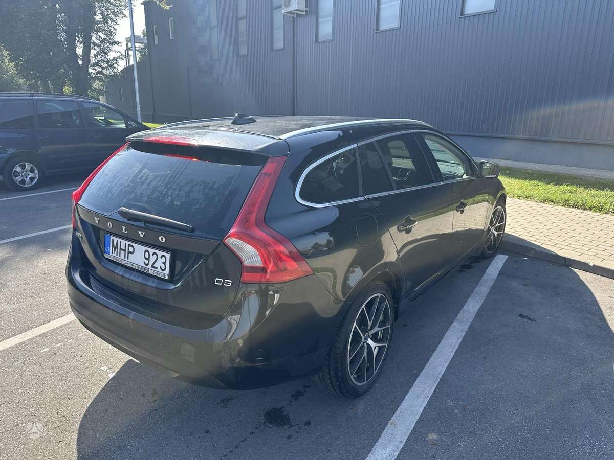 Volvo V60 2012 — салон