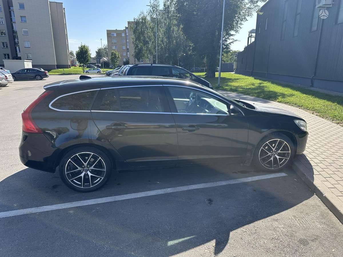 Volvo V60 2012 — двигун 1984 cm³, 163 HP (120kW)
