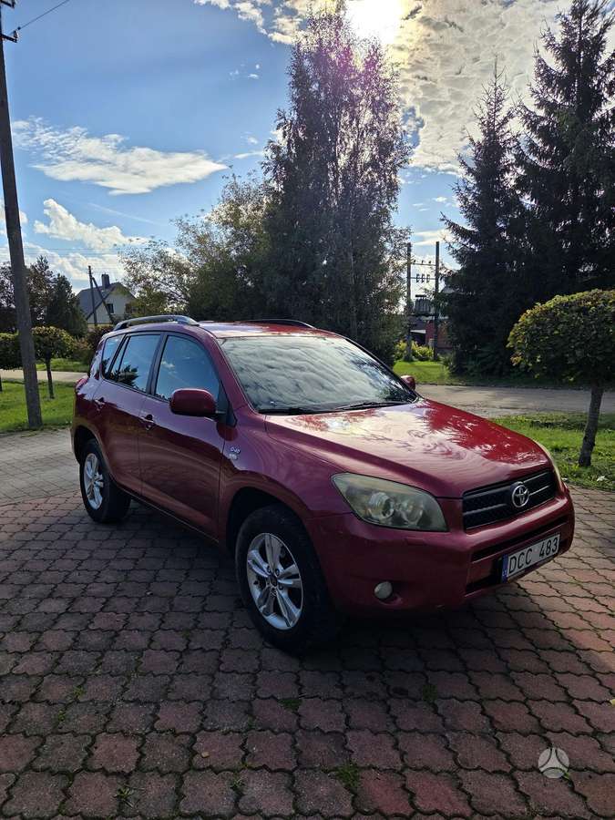 Toyota RAV4 2007 — rear view
