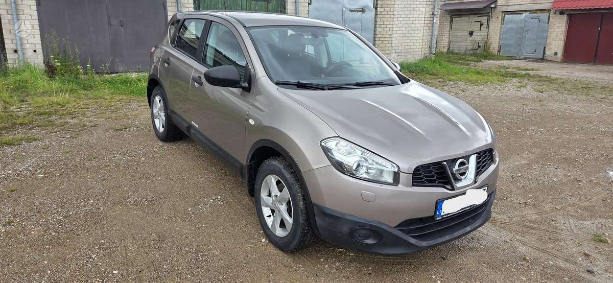 Nissan Qashqai 2010 — interior