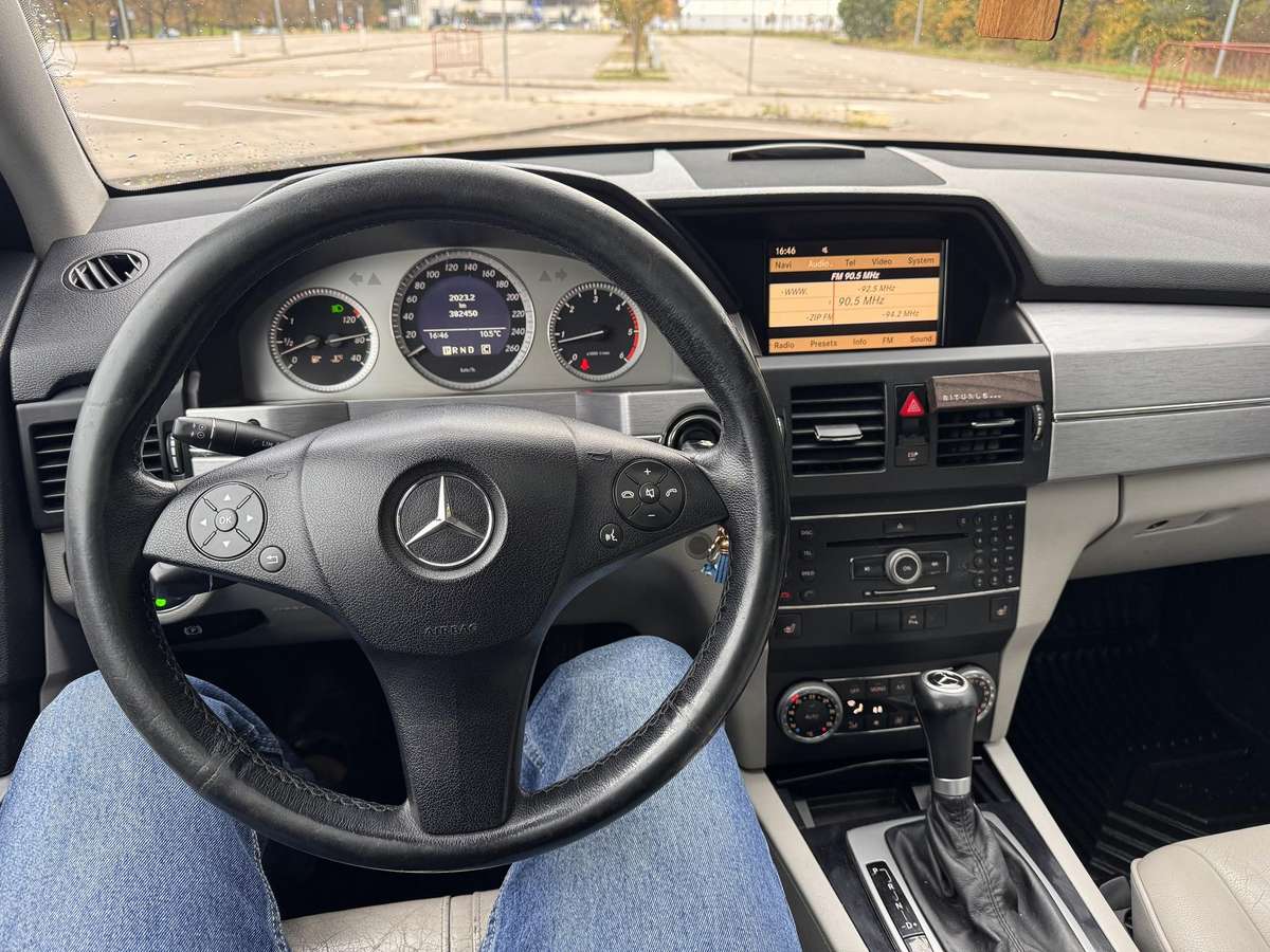 Mercedes-Benz GLK220 2009 — photo 11