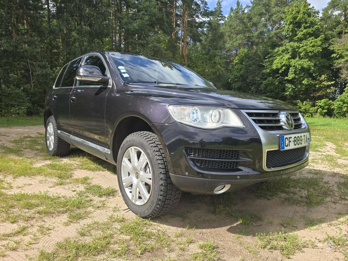 Volkswagen Touareg 2009 — вигляд ззаду
