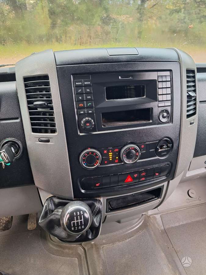 Volkswagen Crafter 2014 — photo 11