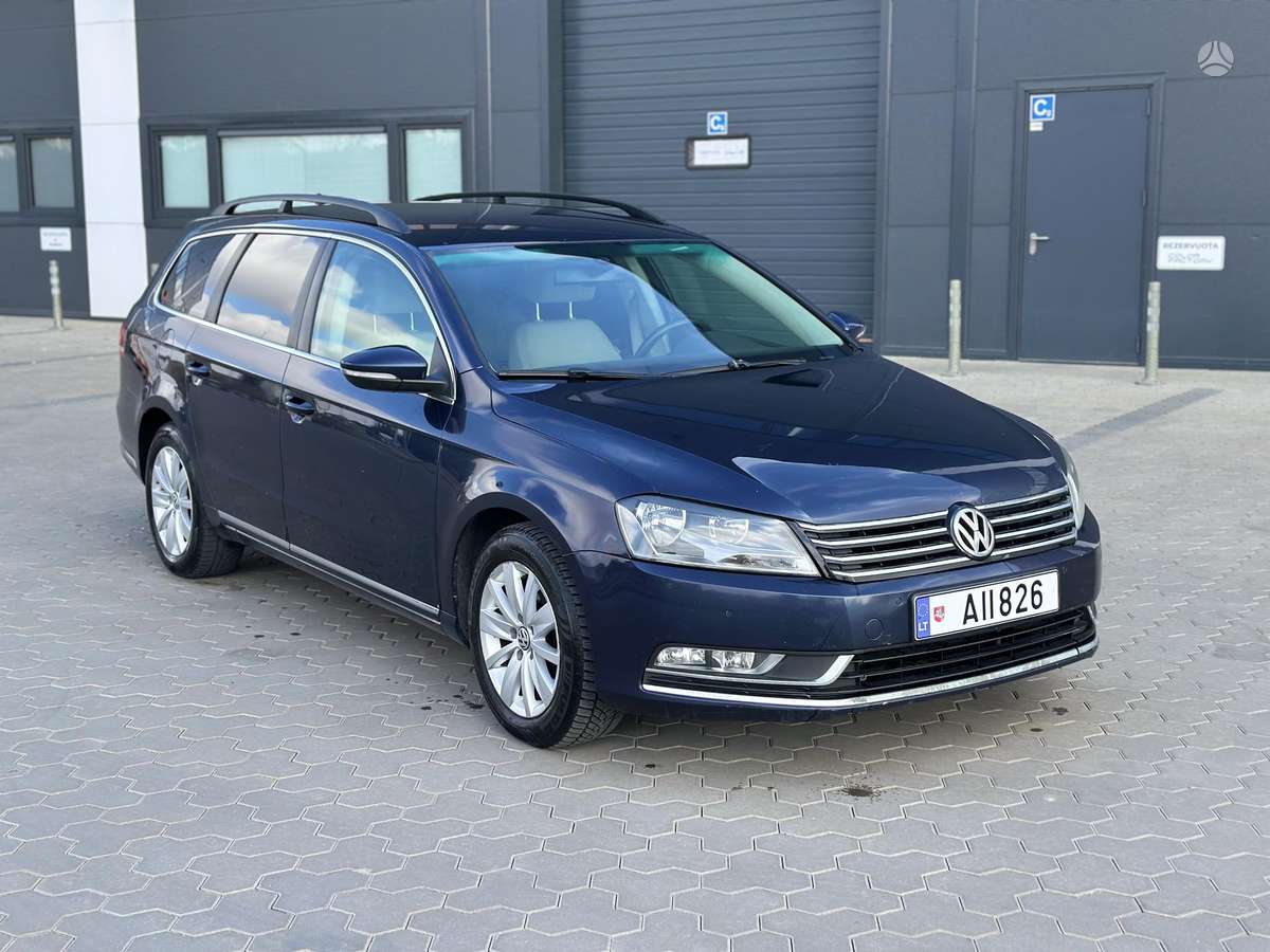 Volkswagen Passat 2011 — interior