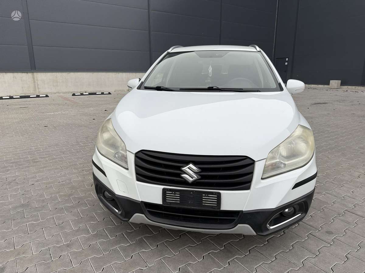 Suzuki SX4 2014 — rear view