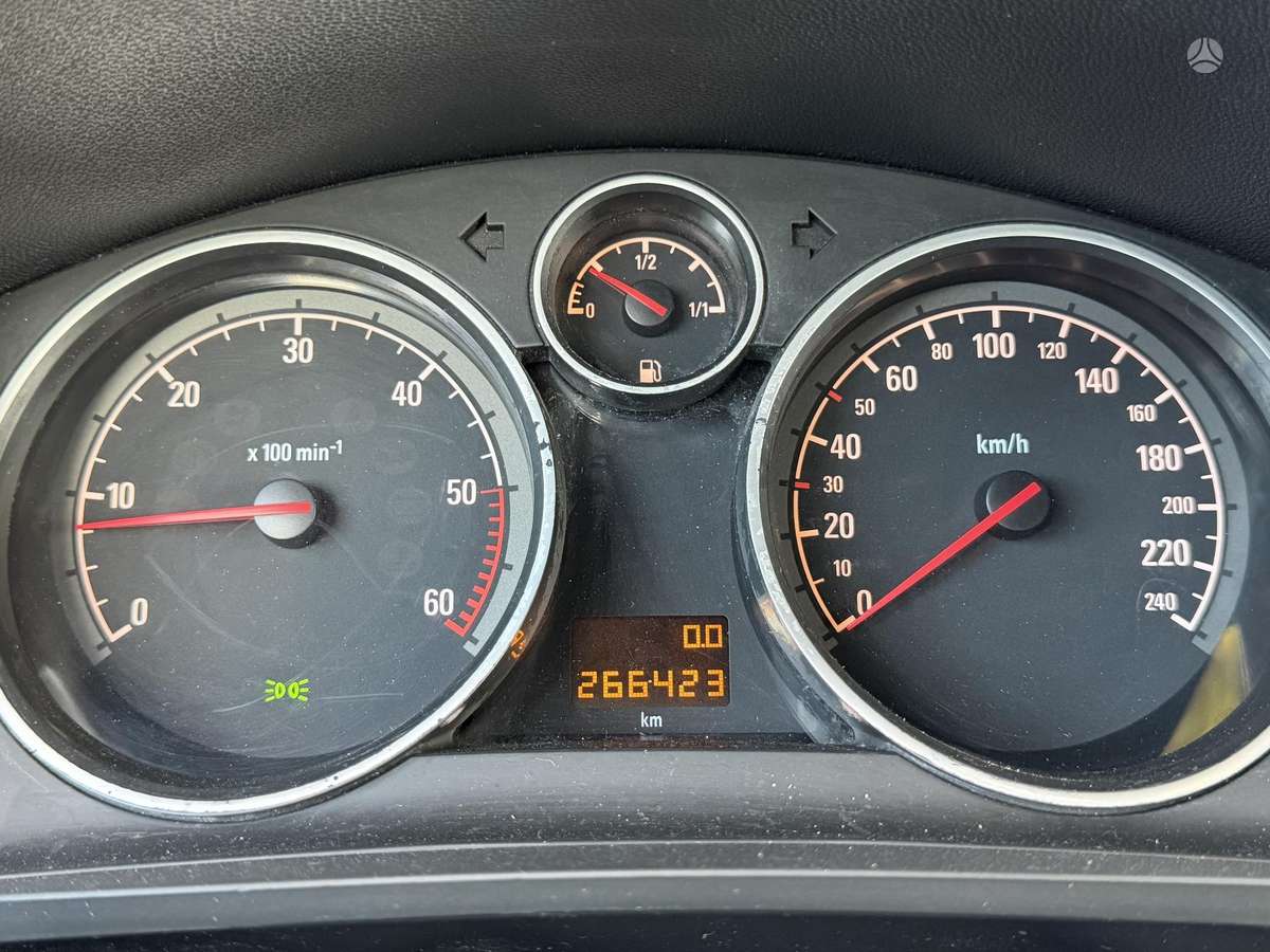 Opel Zafira 2010 — photo 8