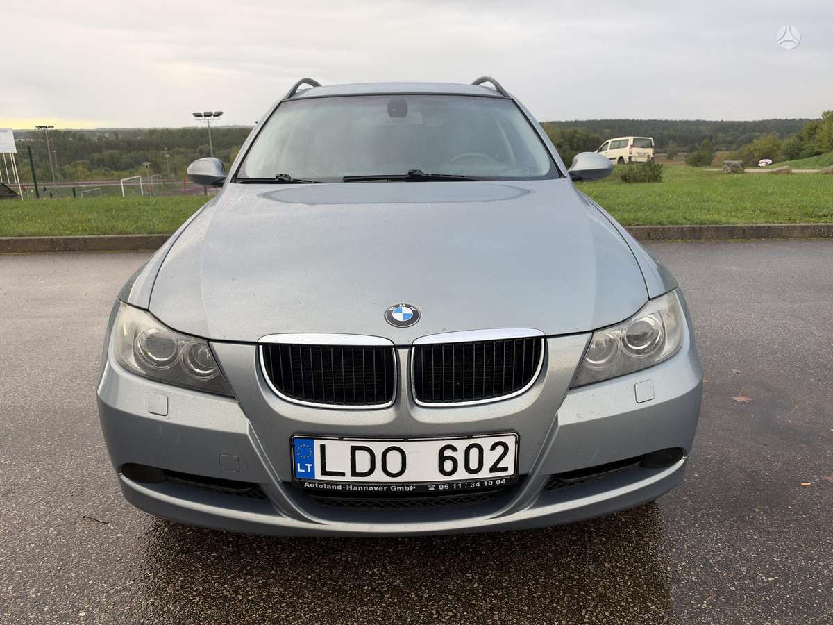 BMW 320 2006 — вигляд ззаду