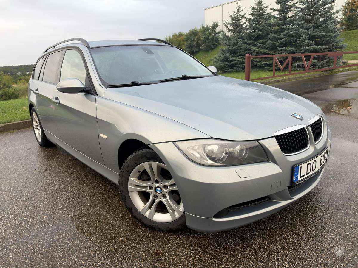 BMW 320 2006 — салон