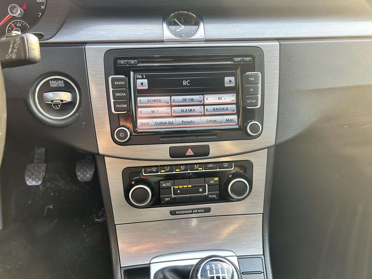 Volkswagen Passat 2011 — photo 6