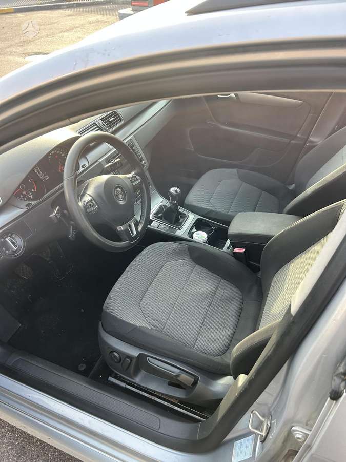 Volkswagen Passat 2011 — photo 7