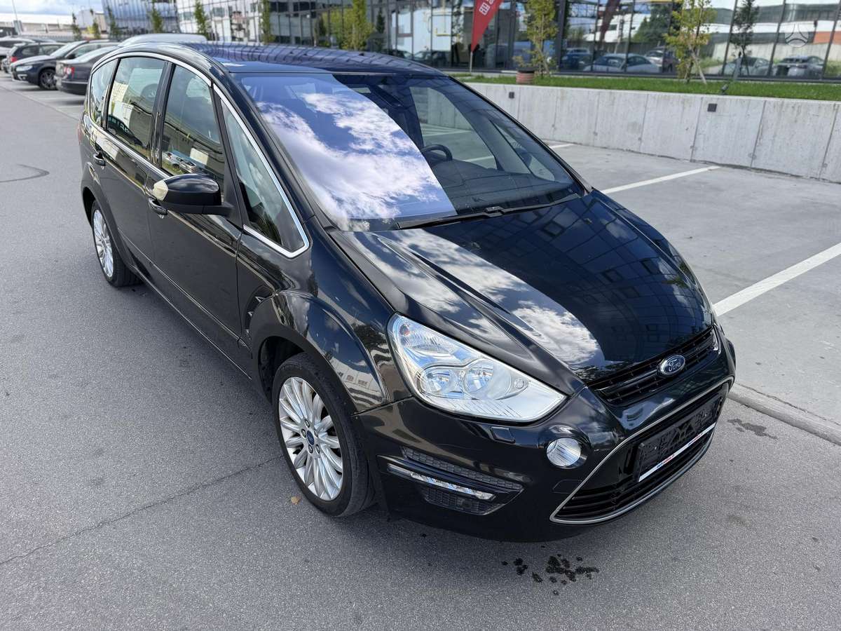 Ford S-MAX 2011 — вигляд ззаду