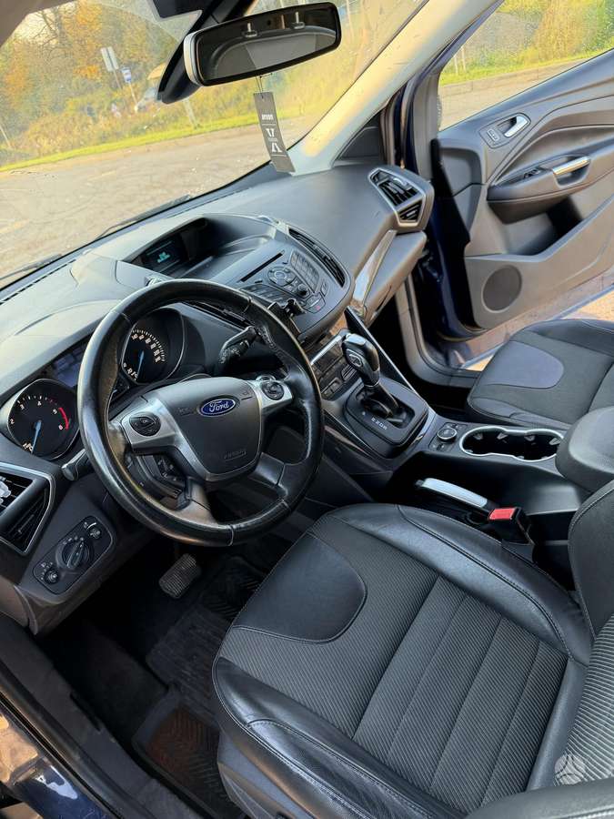 Ford Kuga 2014 — вигляд ззаду