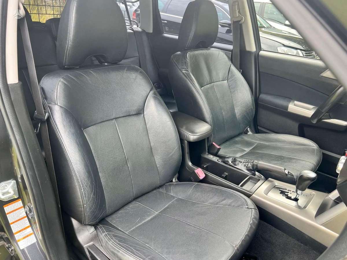 Subaru Forester 2010 — photo 11