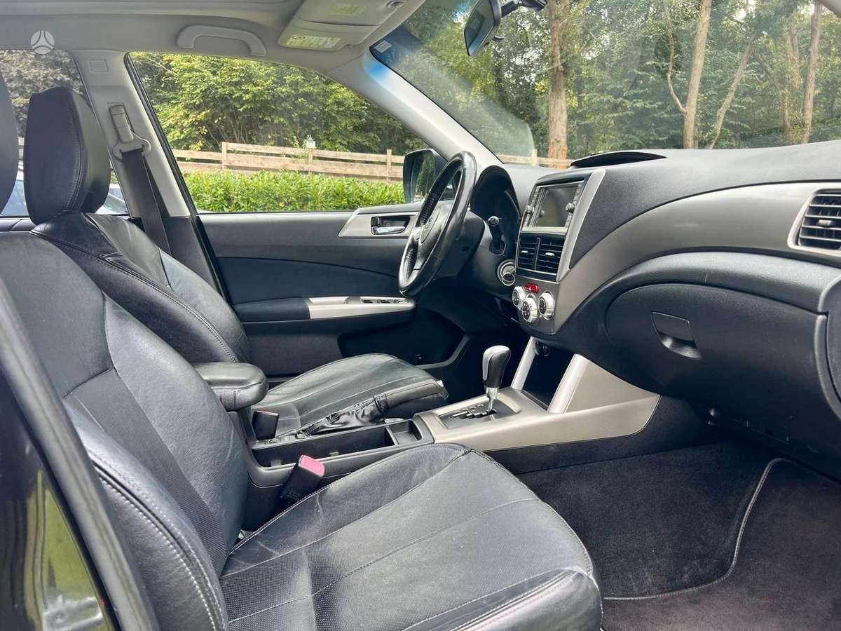 Subaru Forester 2010 — photo 12