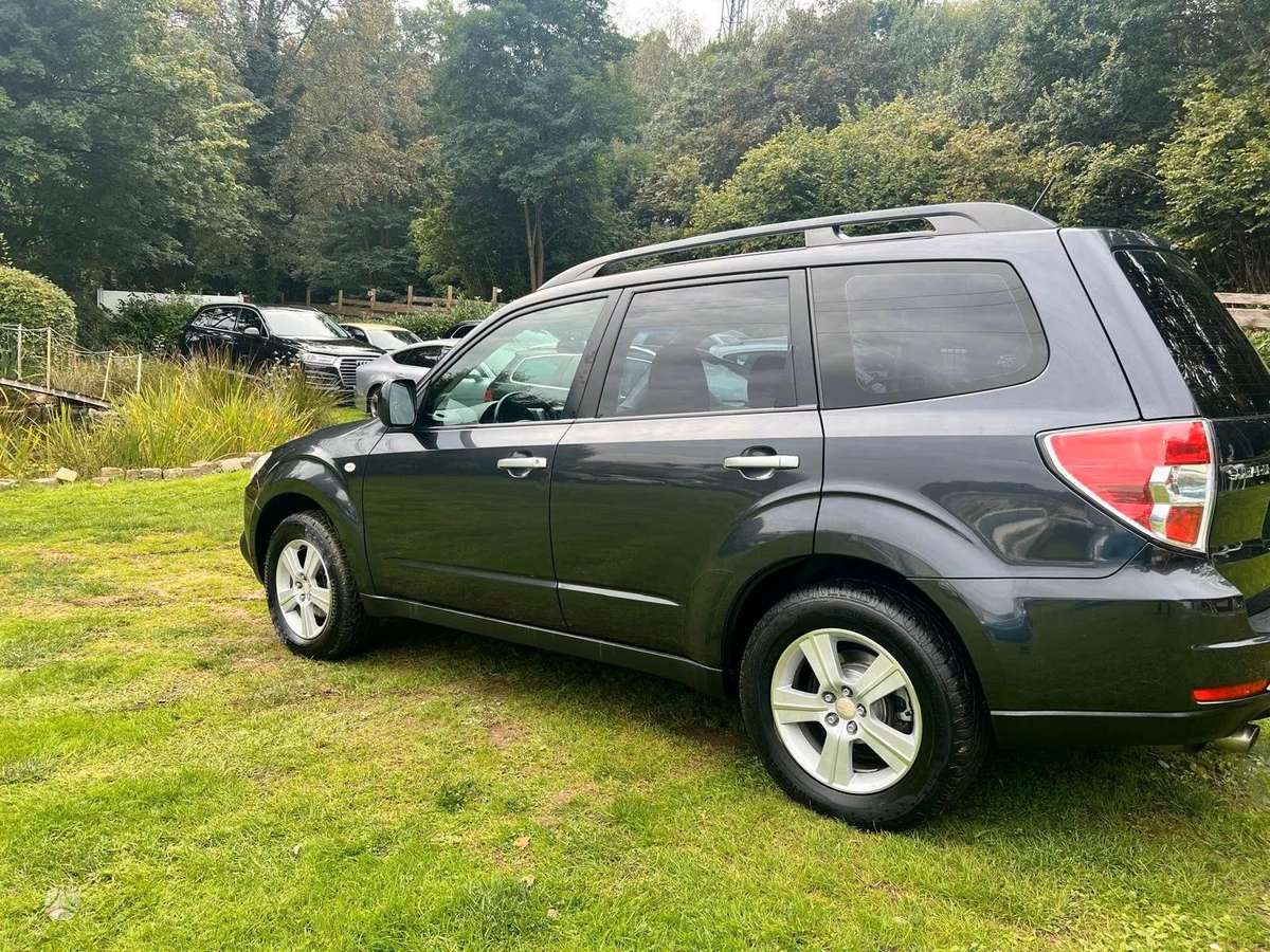 Subaru Forester 2010 — interior