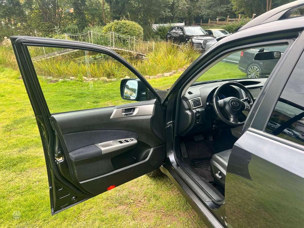 Subaru Forester 2010 — photo 7