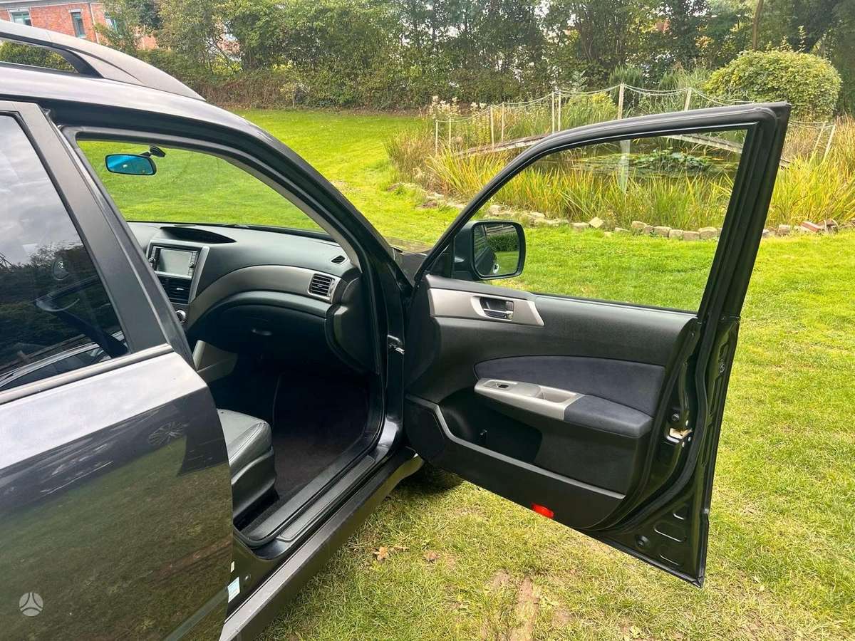 Subaru Forester 2010 — photo 8