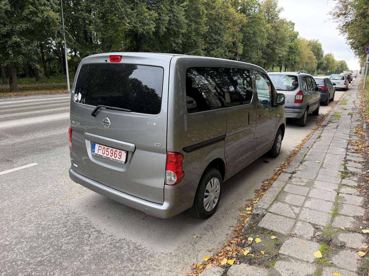 Nissan NV200 2012 — photo 11