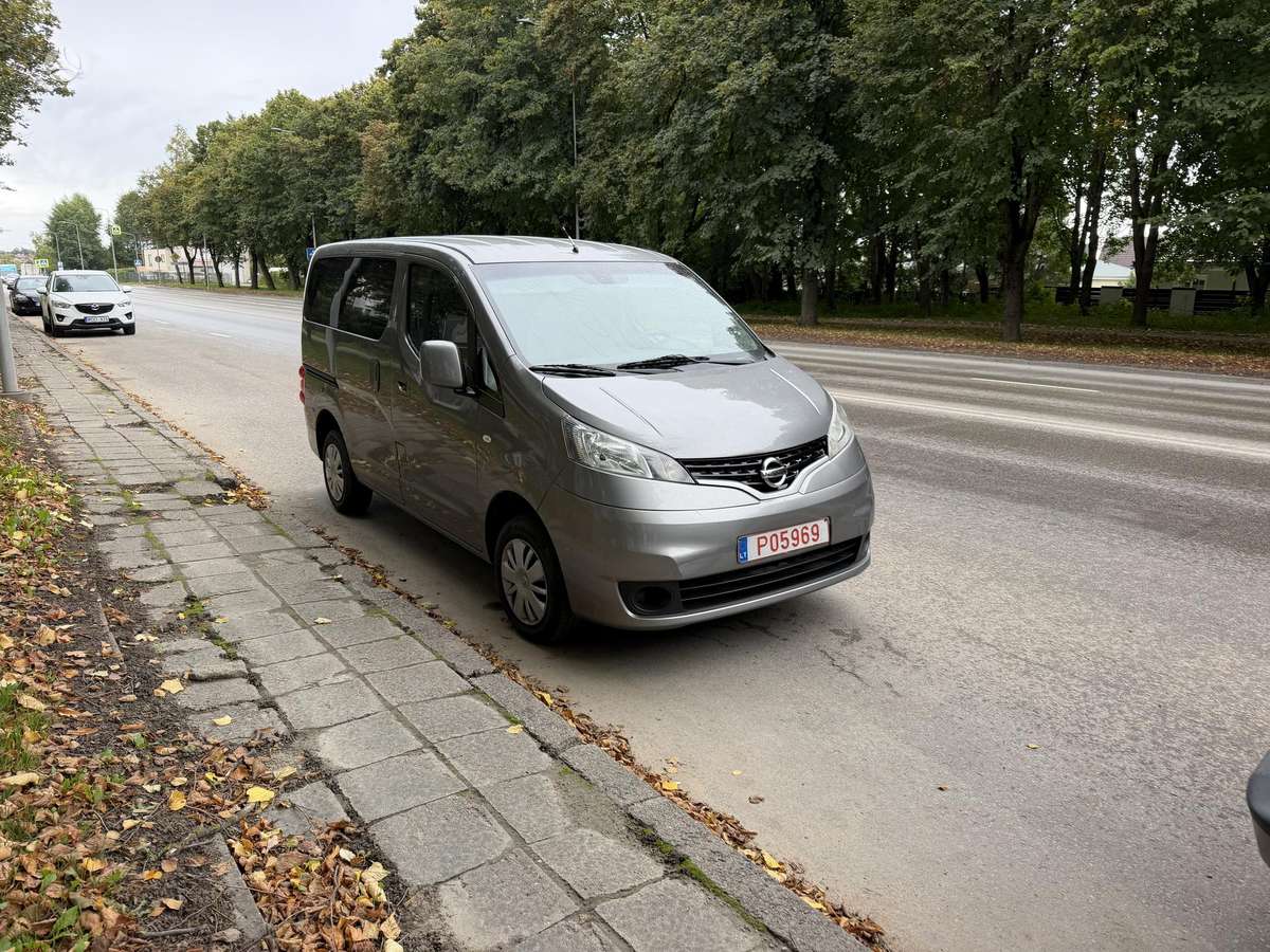 Nissan NV200 2012 — photo 12