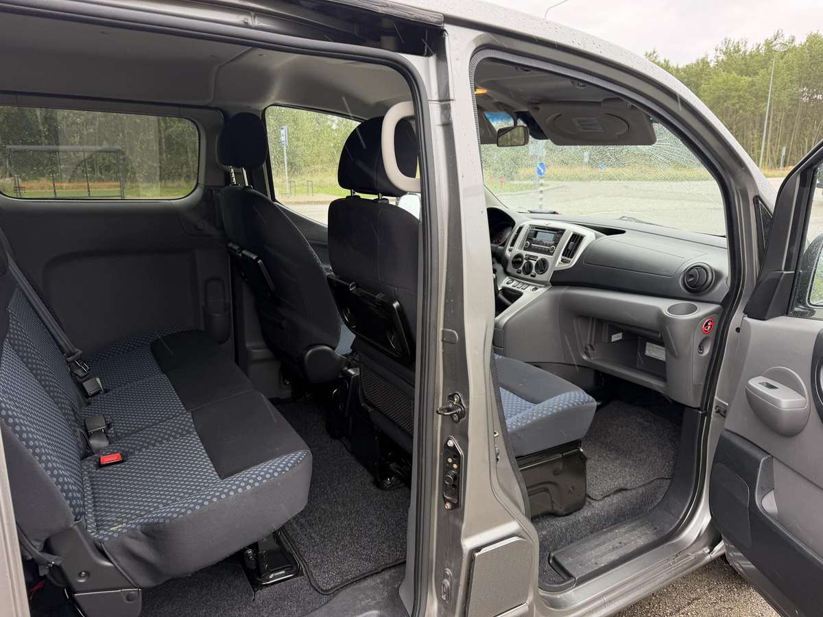 Nissan NV200 2012 — interior