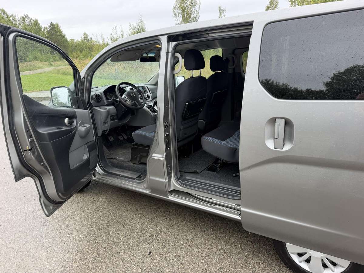 Nissan NV200 2012 — photo 6