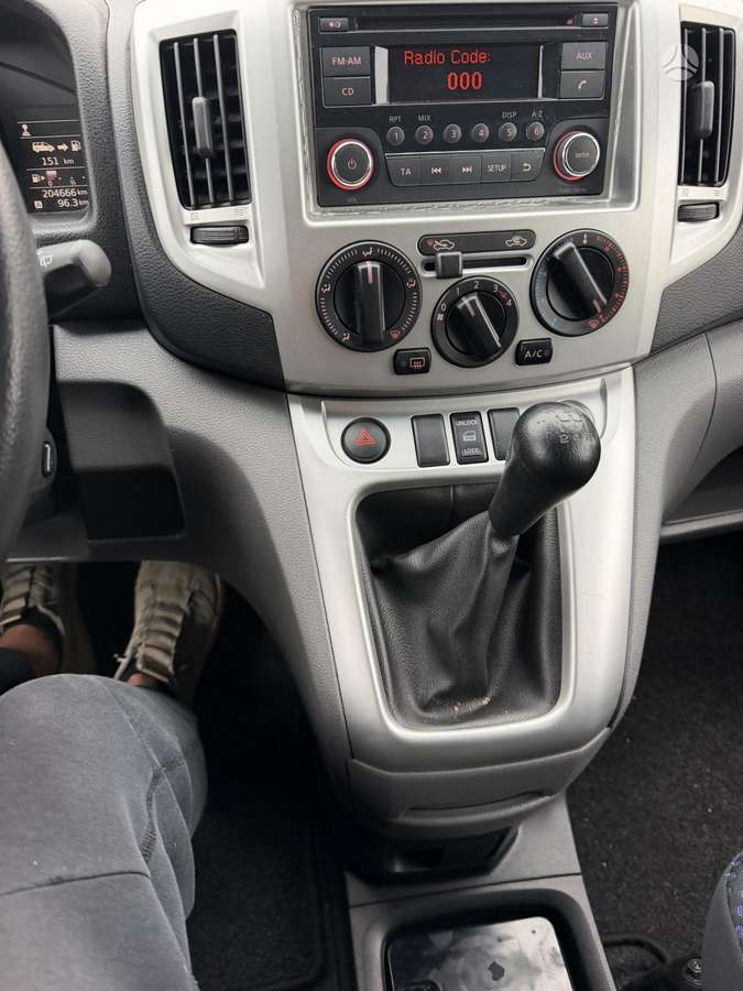 Nissan NV200 2012 — photo 7