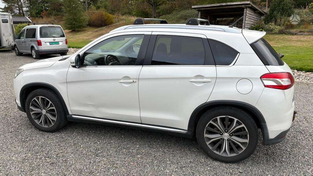 Peugeot 4008 2013 — салон
