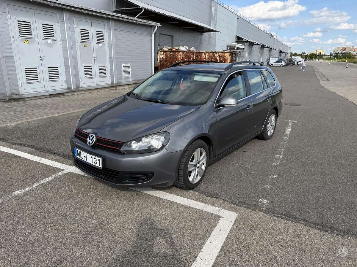 Volkswagen Golf 2010 — rear view
