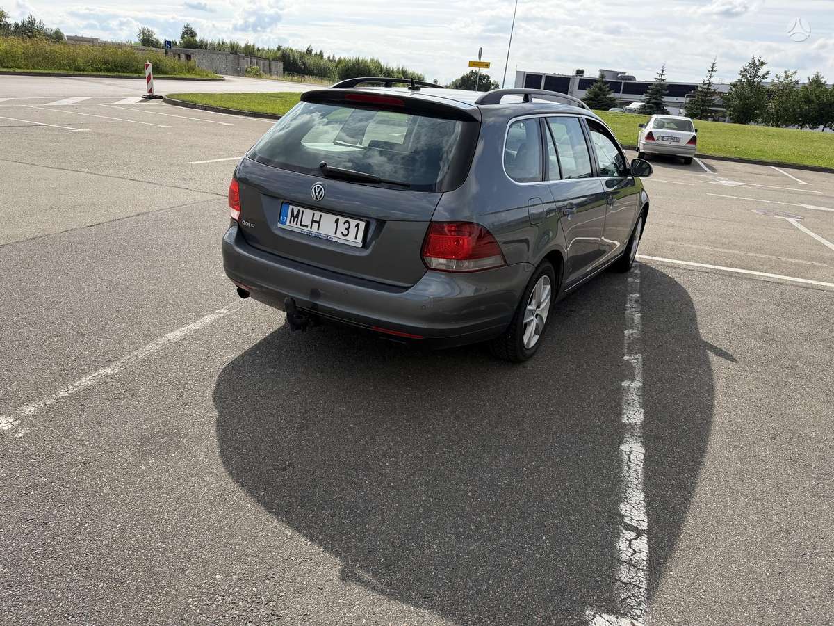 Volkswagen Golf 2010 — engine 1600 cm³, 105 HP (77kW)