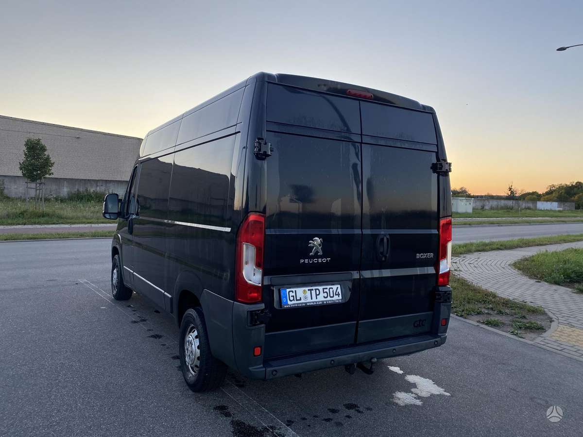 Peugeot Boxer 2015 — rear view