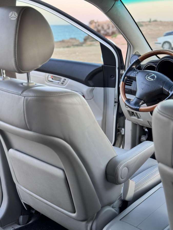 Lexus RX 2005 — photo 11