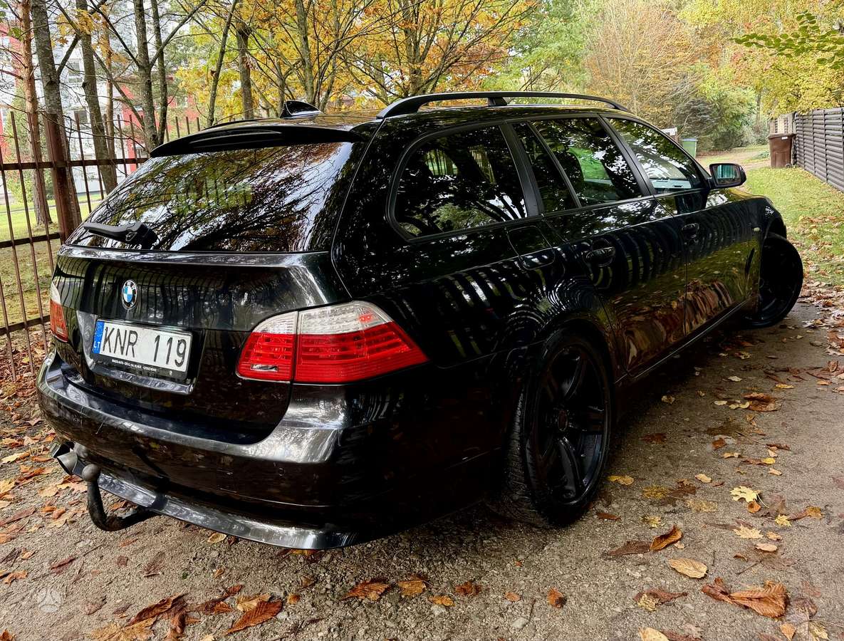 BMW 520 2007 — салон