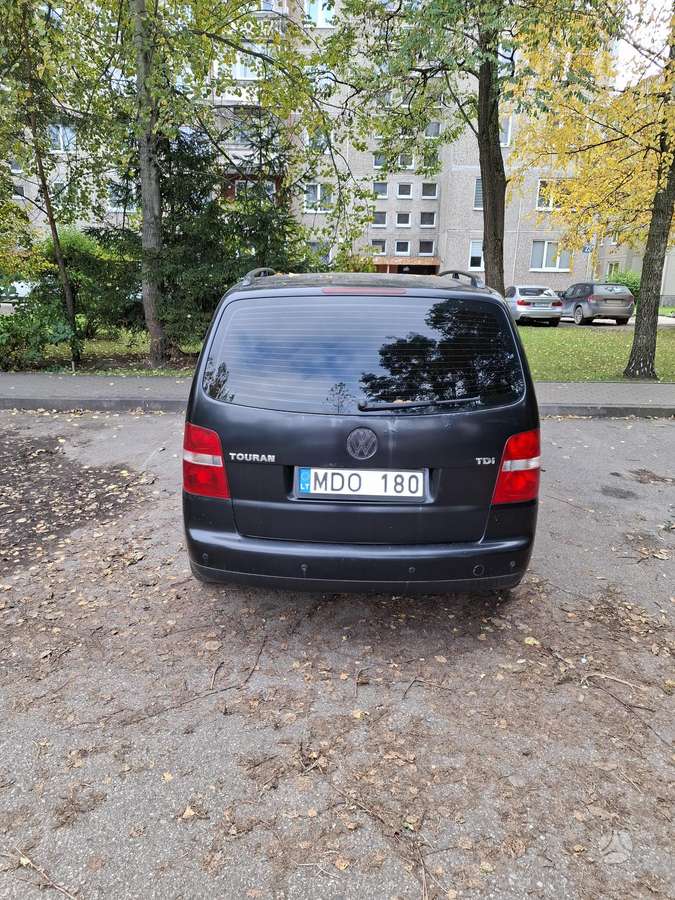 Volkswagen Touran 2006 — салон