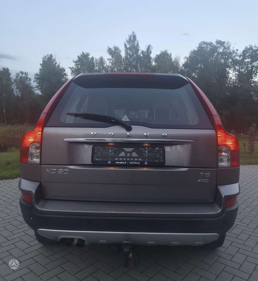 Volvo XC90 2010 — photo 12