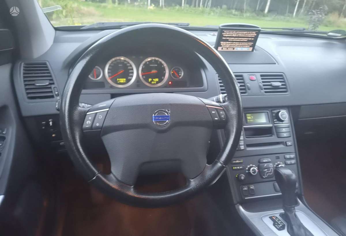 Volvo XC90 2010 — photo 13